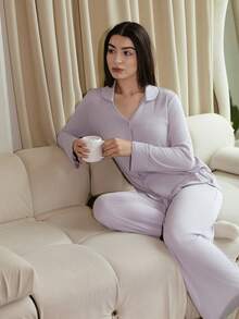 Andrea Bello 女士简约舒适纽扣长袖上衣和裤子家居服套装假日季节、秋季服装舒适优雅细节 - 紫色 - 查看 5