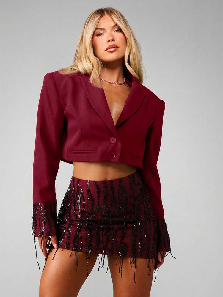 MISSGUIDED Chaqueta formal de noche de corte cropped con doble botonadura y detalles de puños con lentejuelas en color borgoña