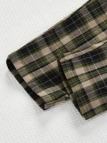 SHEIN Set de 2 piezas de pijama casual para niño pequeño con cuadros, solapa sencilla, nuevos botones, bolsillo rojo y cintura elástica - Verde - Ver 6