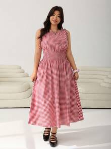 Solflare 2026春夏新款休闲连衣裙，适合外出、日常休闲、派对、约会、生日派对、音乐节、返校、通勤、度假、情人节等场合，A字版型，红色格子图案，收腰设计，蝴蝶结肩带，中长款，大码尺码 - 紅白色 - 查看 4