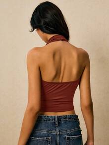 Poéselle Top corto halter ajustado con cuello asimétrico y decoración de metal, de unicolor, estilo minimalista, casual y de vacaciones para mujer - Óxido marrón - Ver 5