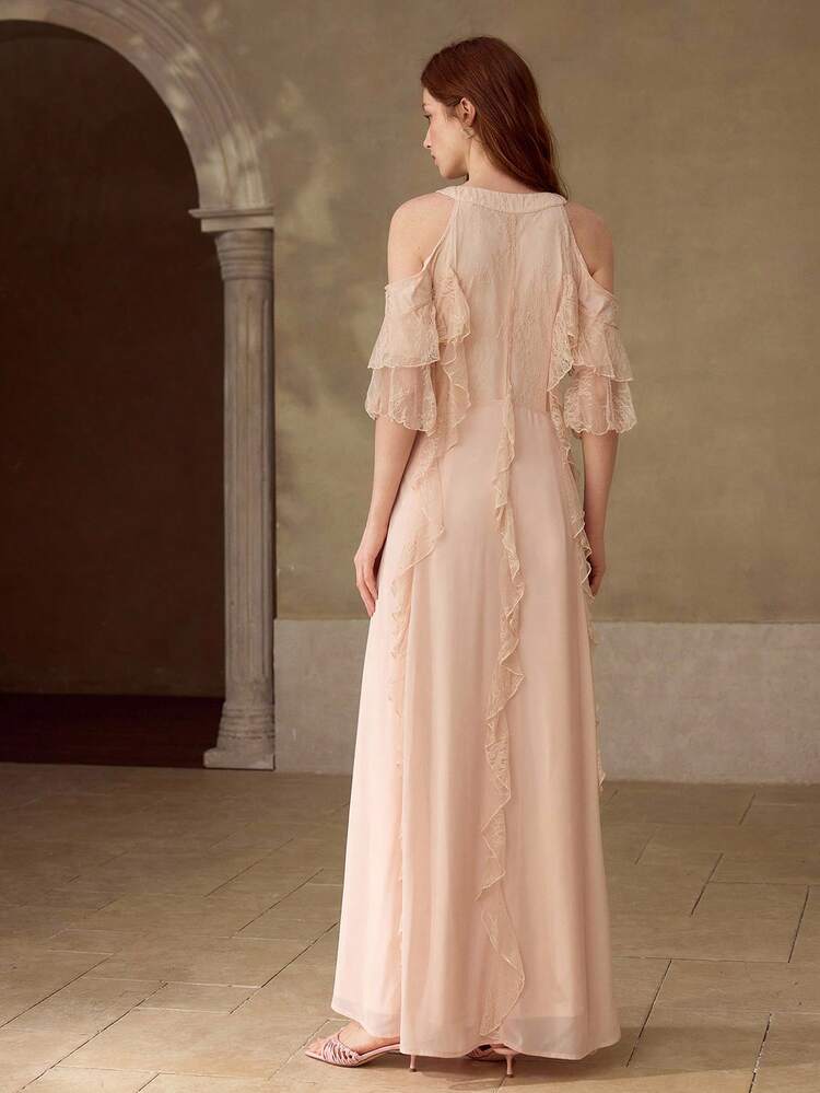 VESTIDO BALANÇO FEMININO COM DECOTE EM V, OMBROS FRIOS, PAINEL DE RENDA E BABADOS, OUTONO/INVERNO