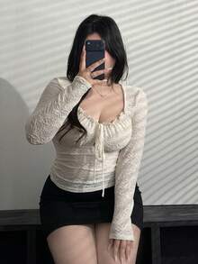 Vibekara Áo thun nữ cổ tròn buộc dây họa tiết hoa 3D thanh lịch, gợi cảm tối giản kiểu Pháp, thoải mái, cỡ lớn - Màu be - Xem 4