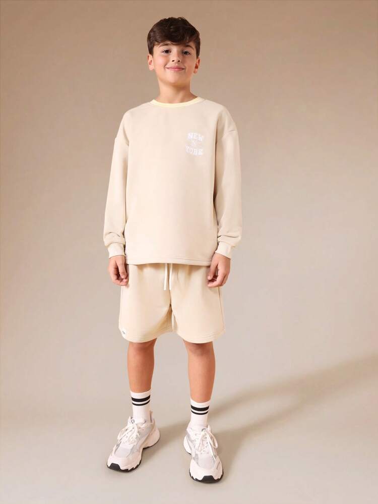Set aus langärmligem Sweatshirt und passender Shorts