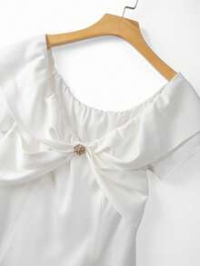 GlowEve CURVE Fashionable Casual French Romantic Retro Elegant Off Shoulder Metal Flower Blouse - White - View 4