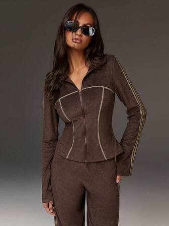 Athîral Women's Brown Zip-Up Casual Long-Sleeved Jacket With Yellow Decorative Stitching, Soft And Comfortable Knit Fabric,Brown Top, Casual Sporty Jacket, Brown Coat,Slim-Fit, Waist-Cinching Design, Maillard Style