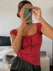 DAZY Women's Minimalist Scoop Neck Camisole With Built-In Padding - Red - View 6