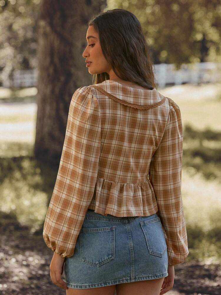 WESTFADE Top com Gola Babado, Decote em V, Xadrez Tecido, Mangas Bufantes Longas, Amarração e Botões na Frente - Castanho - Visão 5
