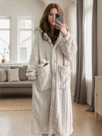 女士珊瑚绒连帽浴袍 - 长款、保暖、柔软的休闲睡衣，带口袋，可机洗 - 秋冬季必备