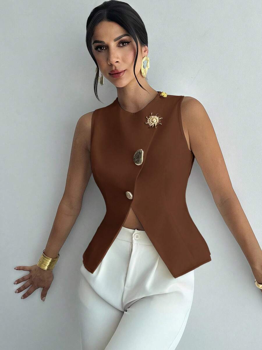 Firerie Blusa blanca elegante, refinada y romántica con botones metálicos en la cintura, corte evasé y sin mangas para uso diario y de oficina - Marrón - Ver 1
