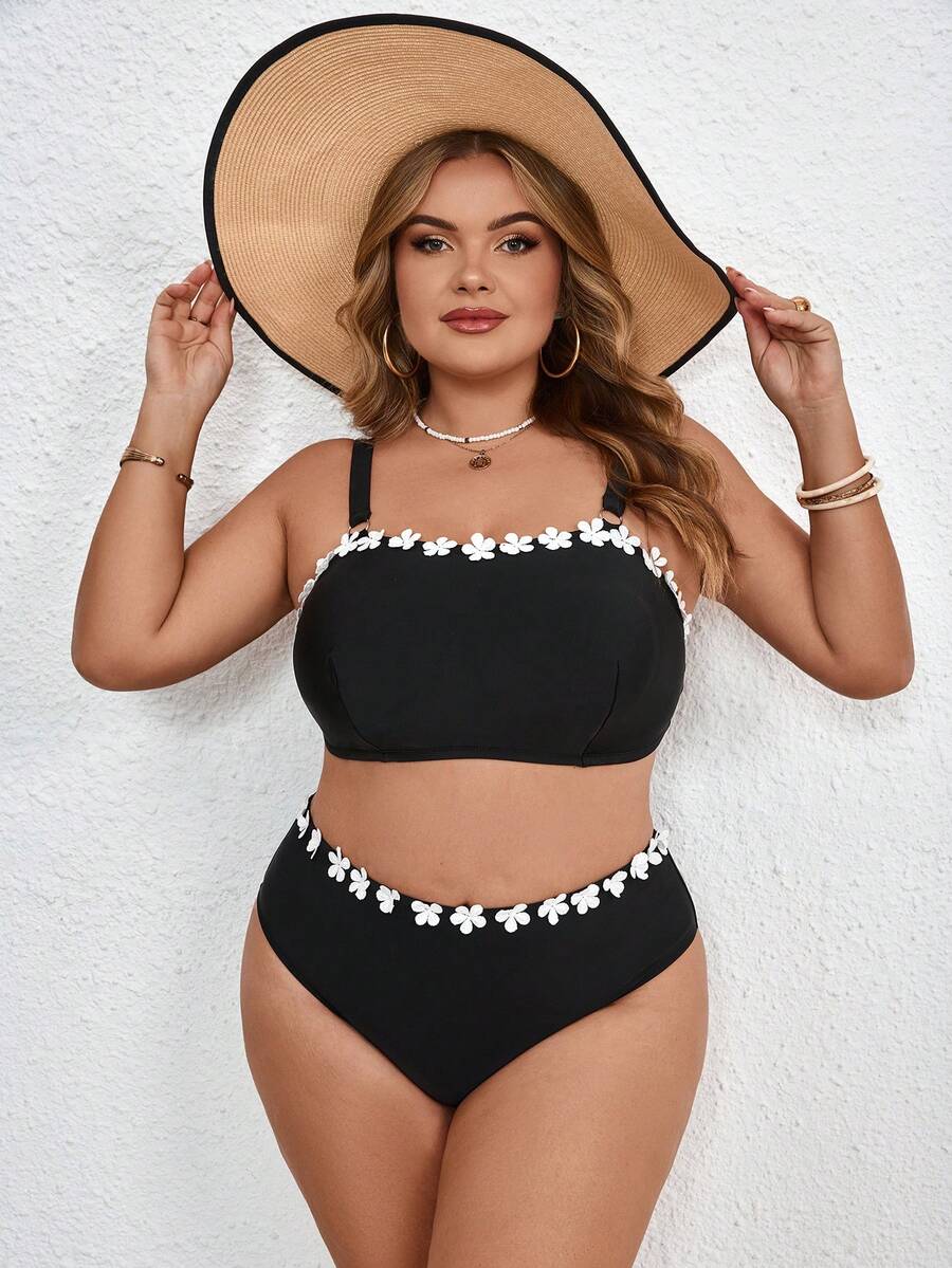 SHEIN CURVE+ 大码女式黑色纯色3D花卉装饰沙滩度假泳衣套装 - 黑與白 - 查看 1