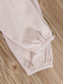 SHEIN Mädchen Pyjamas - 2 Stücke Pyjama-Set mit rosa Spitzenbesatz, Langarm-Rundhals-Oberteil mit elastischem Bund, lange Hose mit Rüschenabschluss und Schleifendetail, Schlafanzug für Kleinkinder und Kleine Mädchen, ganzjährig, Urlaub 2026, niedlich, Prinzessin, Vintage, Alltagskleidung, Geschenk - Altrosa - Übersicht 3