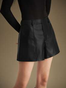 Ontre 2026SS Women's PU Material Real Pocket Elastic Waist Shorts, Urban Commute Business Casual Shorts, Office Lady, Elegant Attire For Women, Suitable For Winter, Christmas, New Year Party Modern Urban Casual Fashion Business Casual Women's Office Wear Low-Key Old Money Style Effortless Temperament Urban Commuting