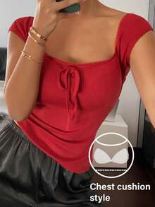 DAZY Women's Minimalist Scoop Neck Camisole With Built-In Padding - Red - View 1