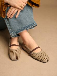 Rosivie Giày bệt thường ngày thiết kế khóa khoét rỗng cho nữ - Màu vàng - Xem 1