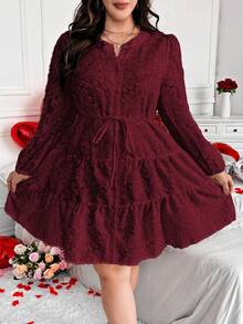 Vionelle 加大码立领开襟提花拼接长袖连衣裙，饰有情人节元素，如玫瑰、爱心、波点、爱心、嘴唇、丘比特和94D花朵图案 - 酒紅色 - 查看 4