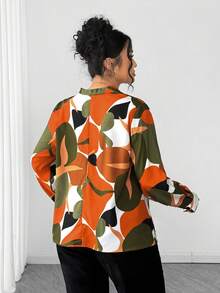 SHEIN Elenzya Blusa de manga larga con cuello en V y estampado floral para mujer de talla grande, elegante para el trabajo y cómoda - Multicolor - Ver 2