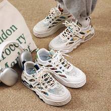 ISPORTE Zapatillas de tenis para hombre, nuevas zapatillas deportivas informales, zapatillas de skate con suela gruesa para hombre, estilo urbano, con estampados de grafitis de moda y diseños de patrones aleatorios. Antideslizantes y amortiguadoras, ligeras y cóm - Caqui - Ver 5