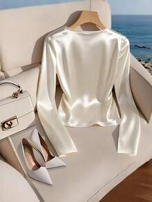 GlowEve 女士休闲泡泡雪纺金属扣衬衫，不对称领口上衣，适合通勤和聚会穿着 - 杏色 - 查看 2