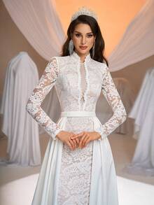 Aureia 优雅蕾丝贴花立领露背修身长款连衣裙，配有可拆卸荷叶边鱼尾裙摆，适合婚礼、正式场合和派对。 - 白色 - 查看 4