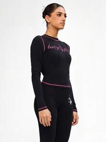 BABYPHAT 长袖针织上衣，饰有对比鲜明的粉色缝线和品牌标志印花，修身圆领，短款设计 - 黑色 - 查看 6