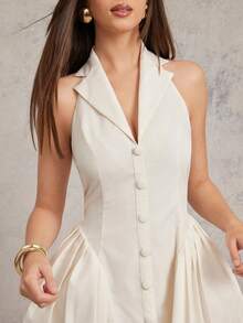 L'Amorae 无袖修身喇叭形低领纽扣低背迷你连衣裙 - 杏色 - 查看 4