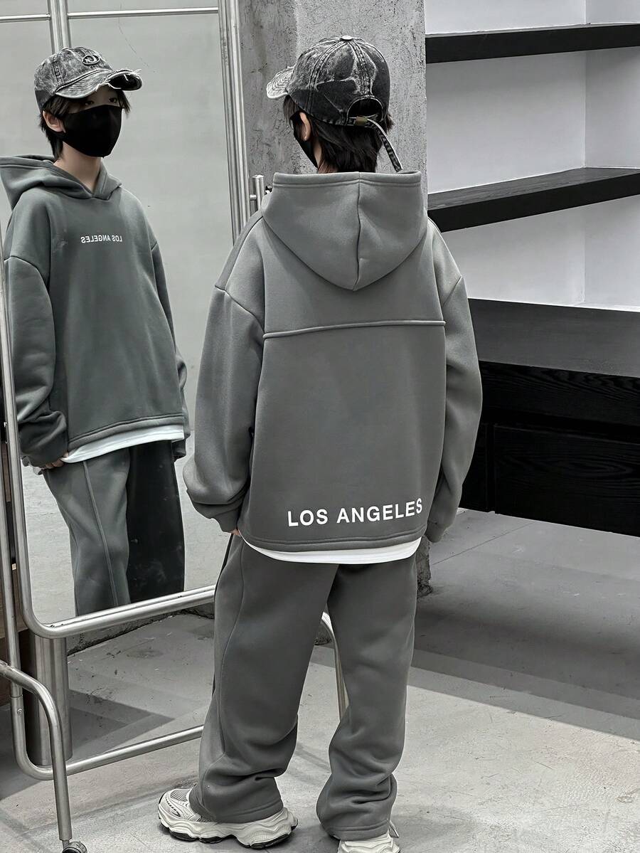 Mirajuku 两件套休闲青少年男童简约英文字母连帽衫和松紧腰抽绳裤套装，宽松版型，舒适百搭，适合秋季、春季、冬季日常穿着、通勤、户外、运动、上学、街头风、派对、摄影等场合。