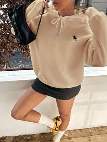 SHEIN EZwear 大码休闲简约骑马图案宽松连帽长袖加厚卫衣，女款，适合秋冬季、返校季、机场、圣诞节等场合，Y2K风格可爱卫衣 - 米色 - 查看 4