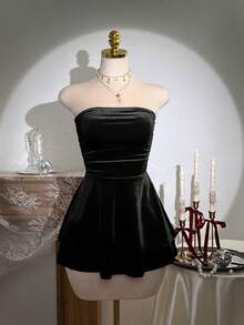 SHEIN PETITE 秋冬派对、圣诞节假日氛围连衣裙，无肩带天鹅绒双层裙摆迷你连衣裙 - 黑色 - 查看 1