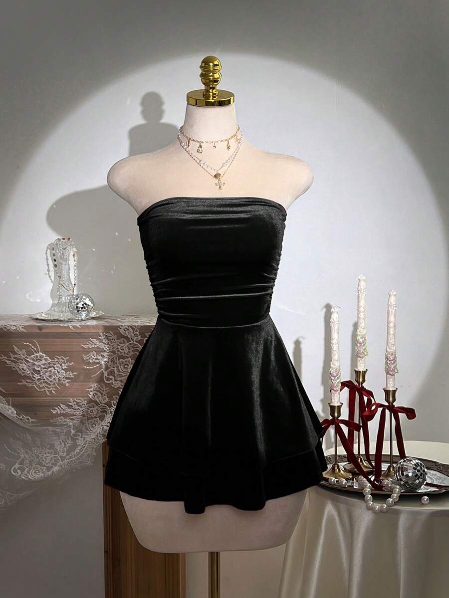 SHEIN PETITE 秋冬派对、圣诞节假日氛围连衣裙，无肩带天鹅绒双层裙摆迷你连衣裙 - 黑色 - 查看 1