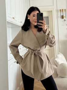 DAZY 女士休闲纯色系带翻领风衣，秋冬款 - 杏色 - 查看 10