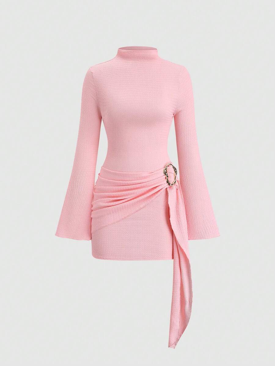 Sweetra 收腰极简喇叭袖紧身收腰连衣裙