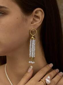 Opalesca 一对时尚高端百搭金色复洛克珍珠流苏几何耳坠，适合搭配各种服饰，尽显古典韵味，是婚礼/新娘配饰、西式珠宝、仙女风/精灵风、珍珠元素、秋冬装、送给妈妈/女士/女孩/母亲的优雅之选。 - 金黃色 - 查看 5