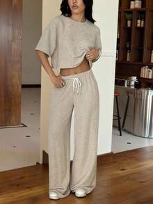 SHEIN EZwear 女士夏季休闲纯色纹理圆领落肩短袖 T 恤和裤子套装 - 卡其色 - 查看 3