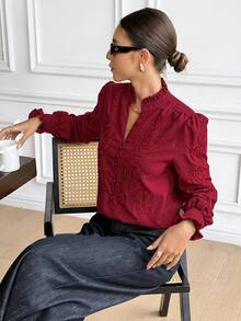 Serisse 女士休闲红色纯色刺绣衬衫，红色女式衬衫，外出休闲上衣，夏季上衣，春季，四季皆宜，休闲办公装，法式风格，商务休闲女装，优雅，通勤，简约，办公室，老钱风，简约，情人节商务休闲酒红色衬衫 - 酒紅色 - 查看 1