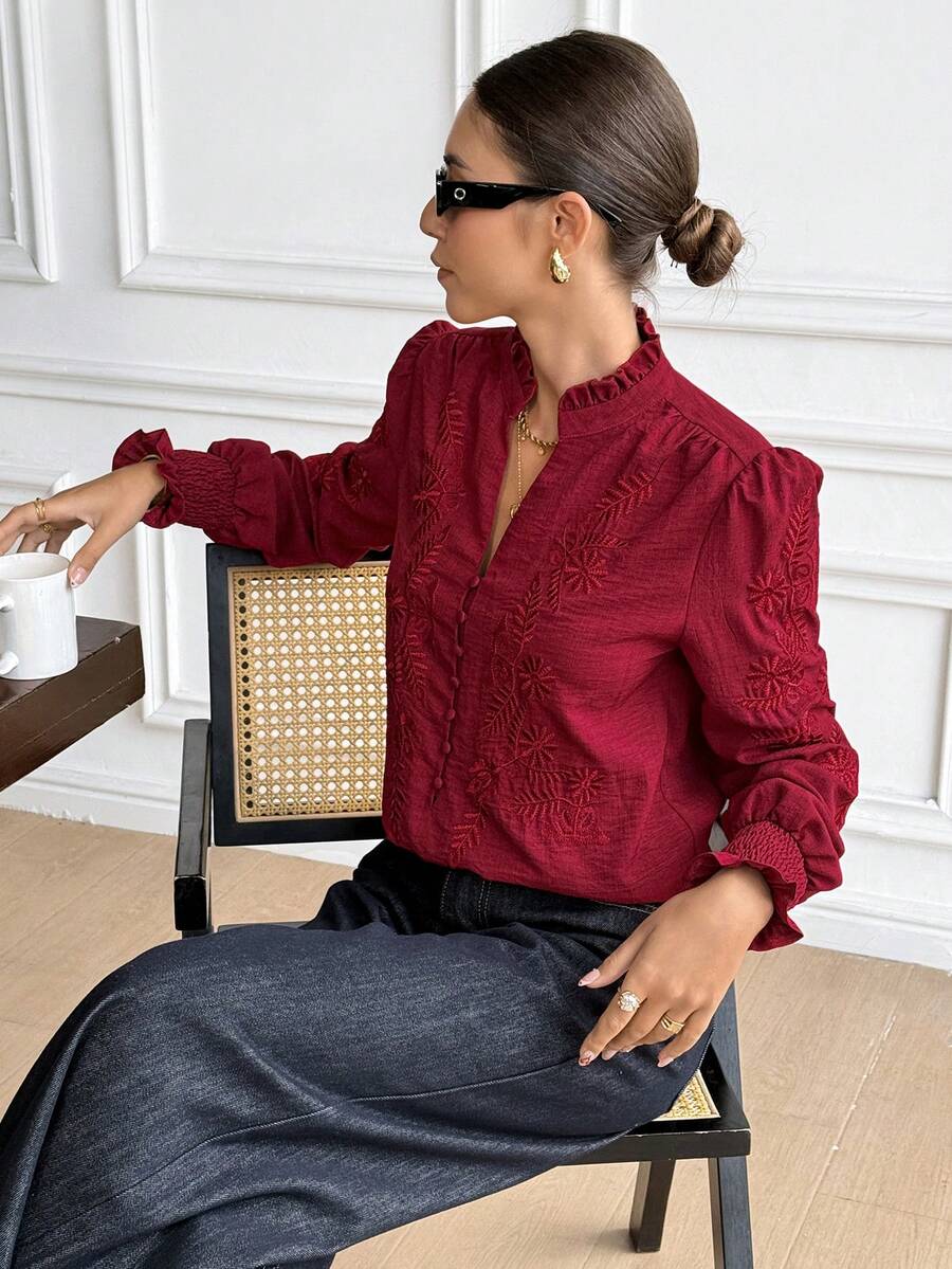 Serisse 女士休闲红色纯色刺绣衬衫，红色女式衬衫，外出休闲上衣，夏季上衣，春季，四季皆宜，休闲办公装，法式风格，商务休闲女装，优雅，通勤，简约，办公室，老钱风，简约，情人节商务休闲酒红色衬衫 - 酒紅色 - 查看 1