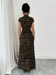 Rafferiza 女士优雅豹纹翻领短袖收腰纽扣连衣裙 - 芥末黃 - 查看 2