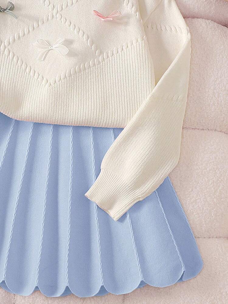 SHEIN مجموعة ملابس للبنات المراهقات مكونة من 2 قطعة: كنزة صوفية محبوكة مع فيونكة جميلة وتنورة مطوية، ناعمة ومريحة، مناسبة للشتاء - الأزرق - مشاهدة 5