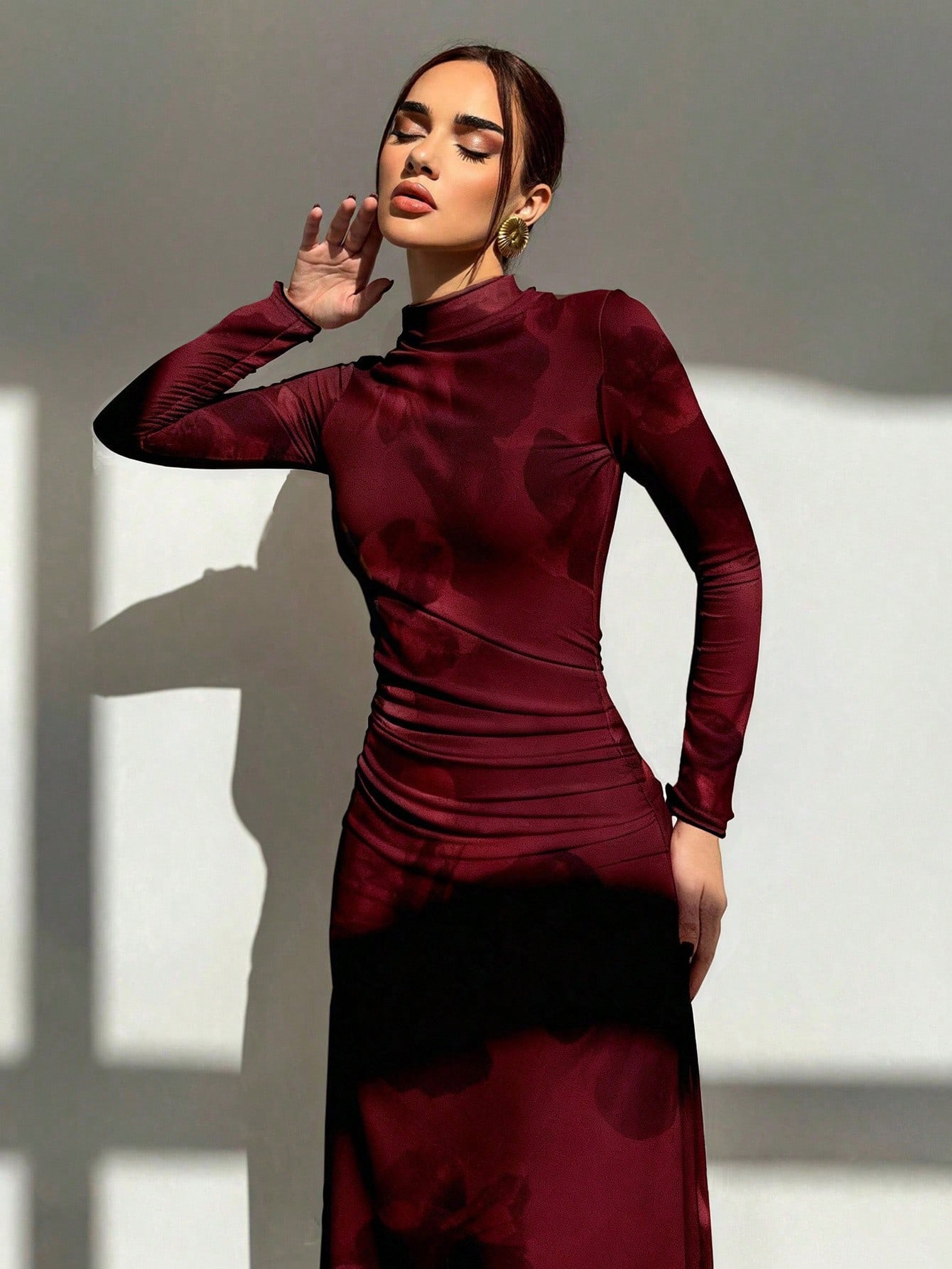 Aloruh فستان طويل الأكمام بياقة عالية مطبوع بالزهو...