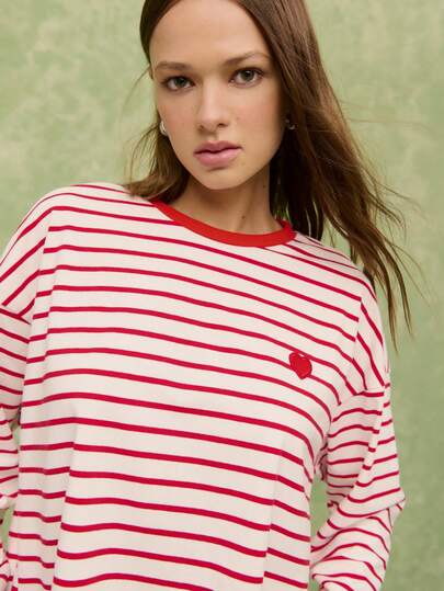 Nöista Classic Striped Long-Sleeve T-Shirt With Relaxed Drop-Shoulder Fit And Small Heart Embroidery. Casual And Playful, Ideal For Everyday Wear, Spring Outfits And Spring Couple Looks.