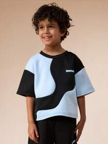 SUMWON Conjunto de camiseta de manga corta con bloqueo de color y pantalón jogger de dos piezas de estilo casual con patrón deformado, cómodo para el verano, para niños pequeños - Multicolor - Ver 3