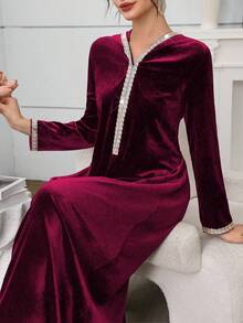 Al Najma Váy vải nhung xanh navy đính sequin vàng, tay dài, có mũ trùm đầu, thanh lịch cho tiệc cocktail - Màu Đỏ Sâu - Xem 4