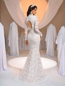 Aureia 优雅蕾丝贴花立领露背修身长款连衣裙，配有可拆卸荷叶边鱼尾裙摆，适合婚礼、正式场合和派对。 - 白色 - 查看 7