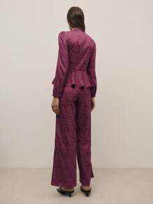 Nöista Bộ đồ hai mảnh bằng gấm thanh lịch gồm áo tay dài có cấu trúc, chi tiết cúc Trung Quốc, eo được nhấn nhá và phần peplum mềm mại. Thích hợp cho các dịp lễ hội nghỉ dưỡng và Ngày Valentine, phong cách xuân hè. - Nhiều màu - Xem 7