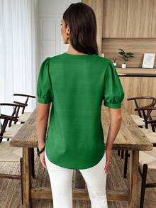 SHEIN LUNE 休闲宽松百搭V领短袖女式衬衫 - 彩色 - 查看 2