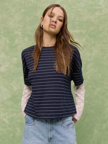 Nöista 条纹宽松T恤叠穿蕾丝长袖上衣，打造轻松活泼的叠穿造型。宽松舒适的版型，搭配牛仔裤，是春季、初夏休闲穿搭和日常穿着的理想之选。 - 藍色 - 查看 4