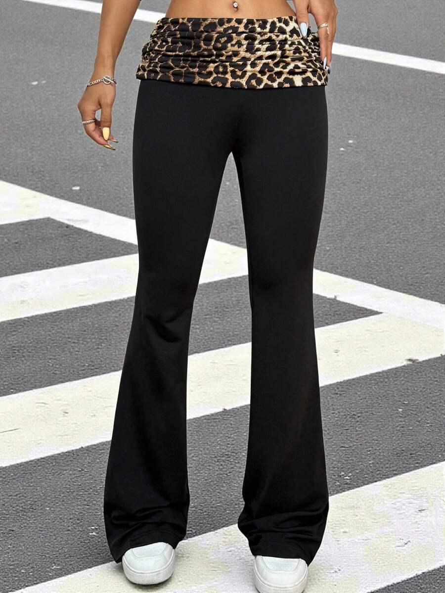 SHEIN EZwear 時尚休閒豹紋拼接喇叭褲，折疊腰身設計 - 黑色 - 查看 1