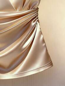 Franclia 高端缎面交叉V领无袖吊带背心，适合春夏季节、夏季假期、春季、情人节、狂欢节、海滩、婚礼、生日、健身房、外出等场合，优雅时尚。 - 杏色 - 查看 4