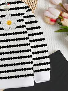 SHEIN 这款女童休闲简约时尚经典黑白条纹卫衣和打底裤两件套，饰有可爱甜美的花卉图案，非常适合秋冬季节穿着。适合女童上学、幼儿园、早午餐等各种场合，长袖设计。 - 彩色 - 查看 5
