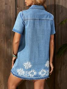 SHEIN LUNE Women's Floral Embroidery Button Half-Placket Short Sleeve Casual Denim Dress - Medium Wash - View 2